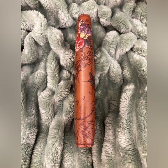 PATRICIA NASH NAZARI WORLD MAP•HUMMINGBIRD LEATHER WALLET - Picture 8 of 14